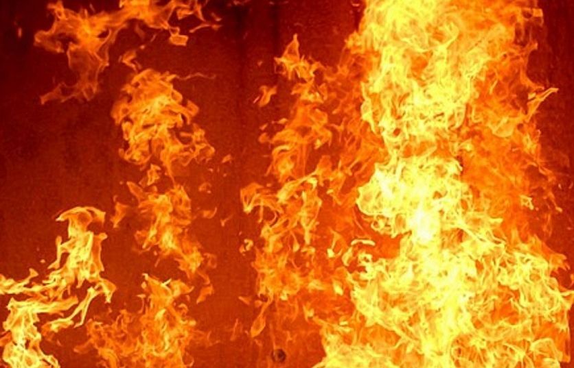 Пожарът над село Югово, община, се е разгорял отново през
