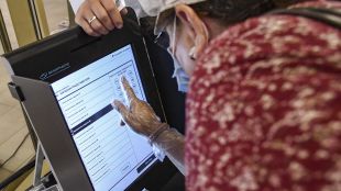 Бившият премиер предупреди че машинният вот се манипулираЦИК дава достъп