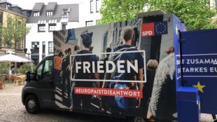 Германската социалдемократическа партия ГСДП печели изборите за Бундестаг изпреварвайки консервативния