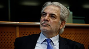 Гръцкото правителство потвърди че бившият еврокомисар за хуманитарната помощ и