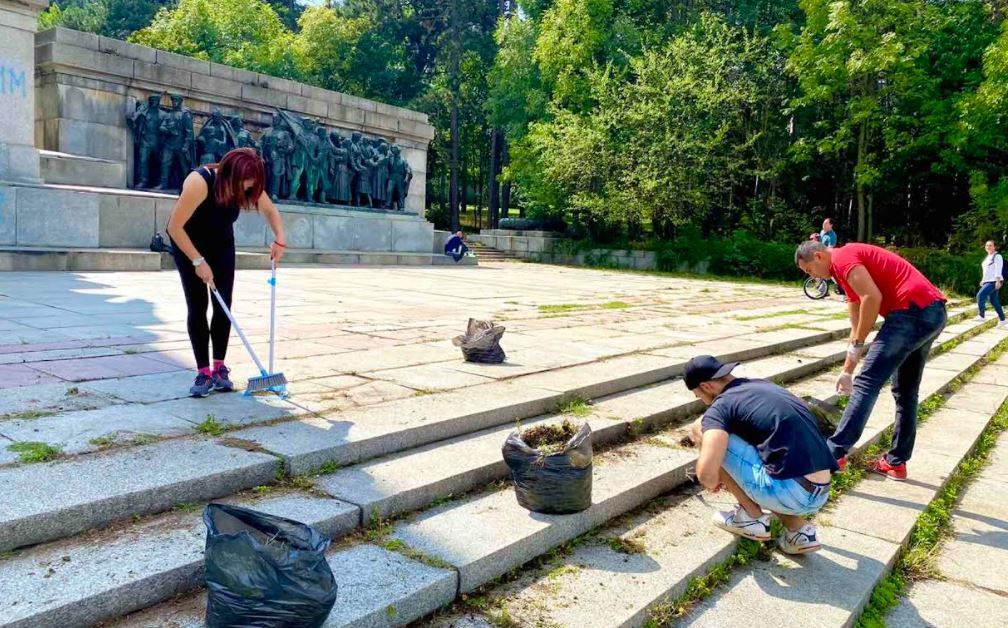 Членове на Младежкото обединение в БСП - София почистиха Братската