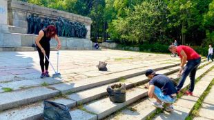 Членове на Младежкото обединение в БСП София почистиха Братската