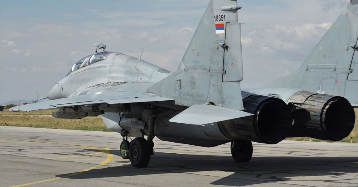Три самолета МиГ-29 от състава на Военновъздушните сили на Република