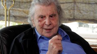 Прочутият гръцки композитор Микис Теодоракис почина на 96 годишна възраст Според съобщение