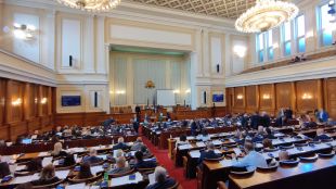 Народното събрание удължи днешното пленарно заседание до приемане актуализацията на