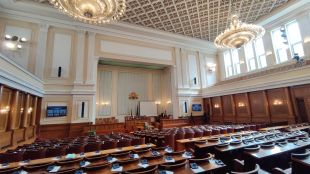 Антикорупционната комисия в НС ще покани на изслушване Сотир Цацаров