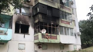 Огънят лумнал в апартамент с изключен токБащата спасил жена си