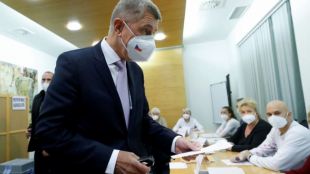 Опозицията в Чехия спечели мнозинствоПартията на чешкия премиер Андрей Бабиш