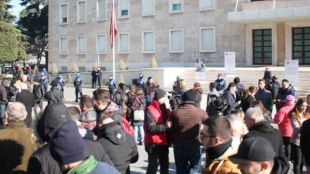 Неваксинирани албански студенти не бяха допуснати във Факултета по природни
