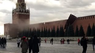 Три зъба на Кремълската стена в Москва се счупиха поради