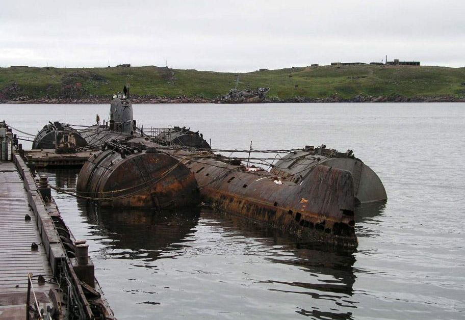 Русия планира да извади две атомни подводници от океанското дъно,