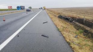 Моторист и неговата спътничка са пострадали при катастрофа на магистрала