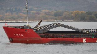 Корабът Вера Су беше преместен от пристанището на Варна в