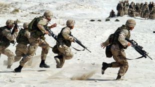 Американската армия уволнява всички неваксинирани военни Властите обявиха че неимунизираните