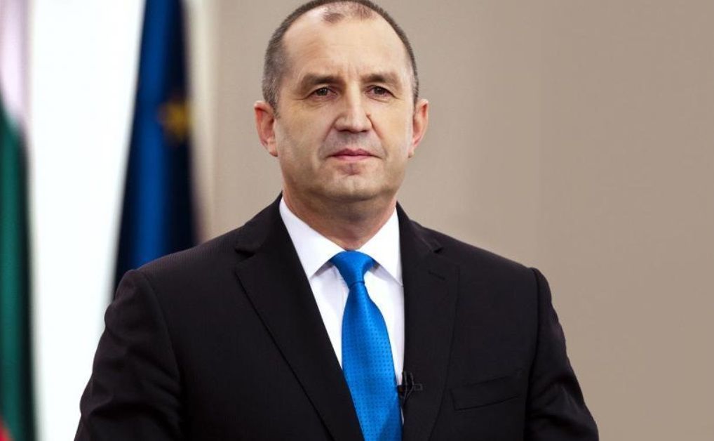 Президентът пожелава на българските граждани здраве, сили и вяра за