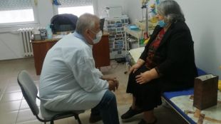 Лекарите продължават със здравните консултации във Великотърновски регионПрофесорите Костадин Ангелов