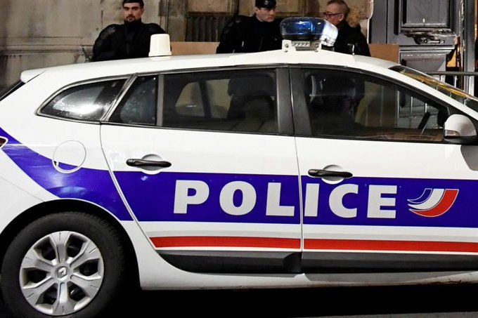 Снимка: Две момичета са ранени при атака с нож пред училище във Франция