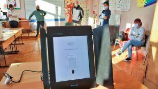 Устройствата за гласуване отново създадоха проблеми В село Радилово машината не