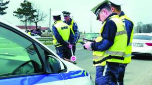Шофьор предложил подкуп на пътни полицаи е задържан в Шесто