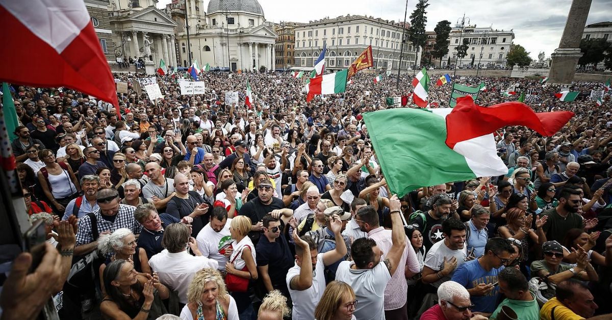 Издирват се 17 екстремистиЗаплашвали политици, учени, журналистиИталианската полиция започна издирване