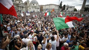 Издирват се 17 екстремистиЗаплашвали политици учени журналистиИталианската полиция започна издирване