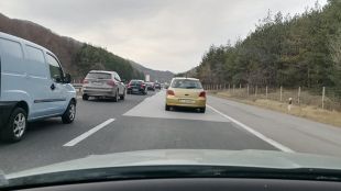 Задръстване на магистрала Тракия на 59 ия км в посока София