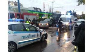 Тежка верижна катастрофа е станала на улиците Опълченска и Цар