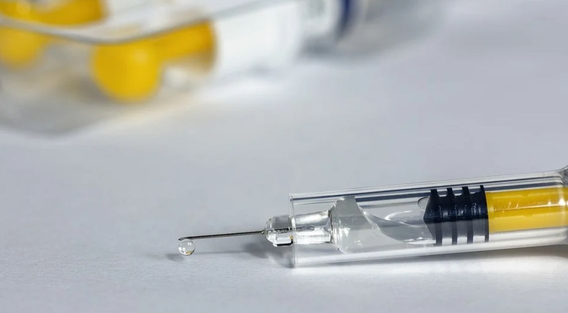 Който е ваксиниран срещу грип, по-рядко се заразява с коронавирус,