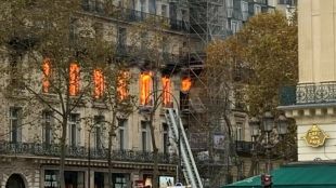 Пожар избухна в сграда в 9 и район на Париж близо
