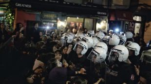 Полицията в Турция разпръсна със сълзотворен газ жени участващи в