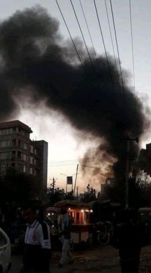 Бомба прикрепена към микробус избухна в гъстонаселен шиитски район на