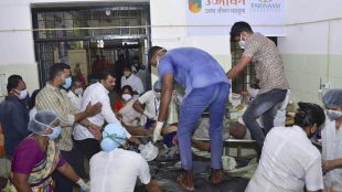 Пожар обхвана интензивното отделение на държавна болница в западния индийски