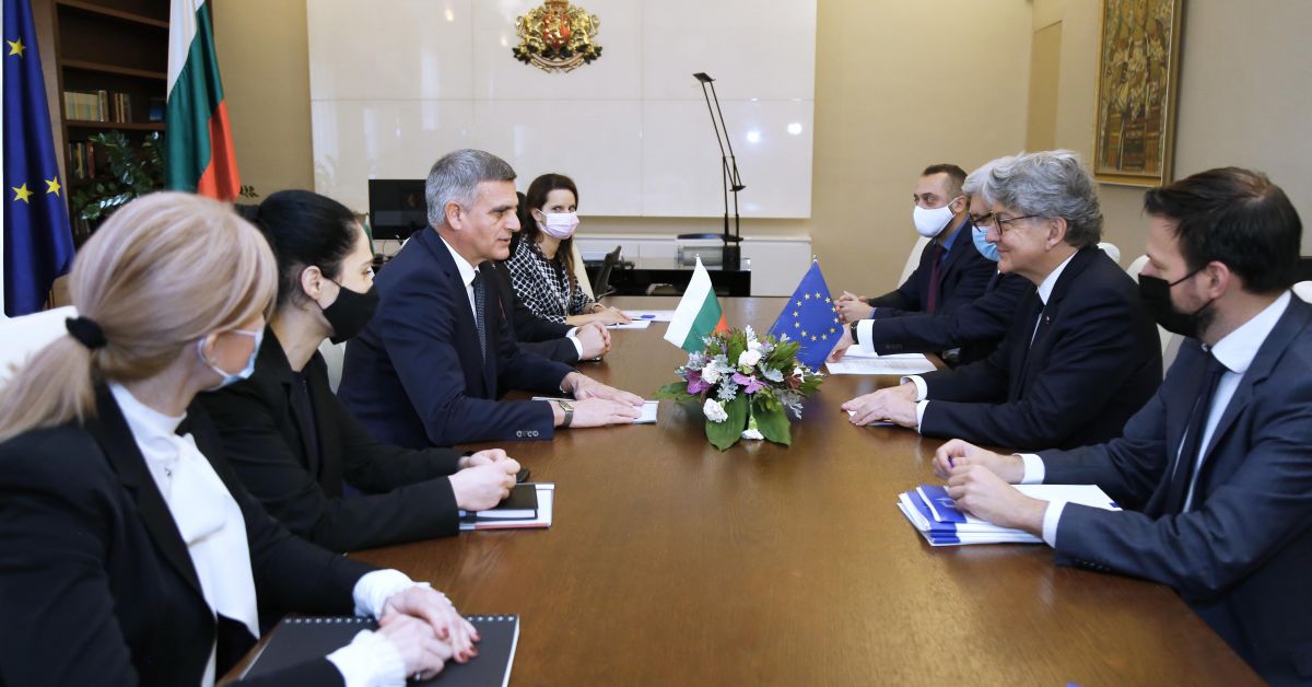 Служебния министър-председател Стефан Янев проведе среща с европейския комисар по