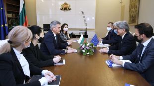 Служебния министър председател Стефан Янев проведе среща с европейския комисар