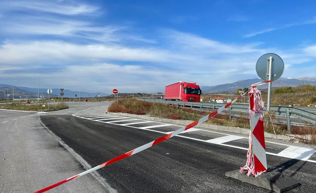 Повече от 3 месеца паркингите на автомагистрала „Струма“ са затворени