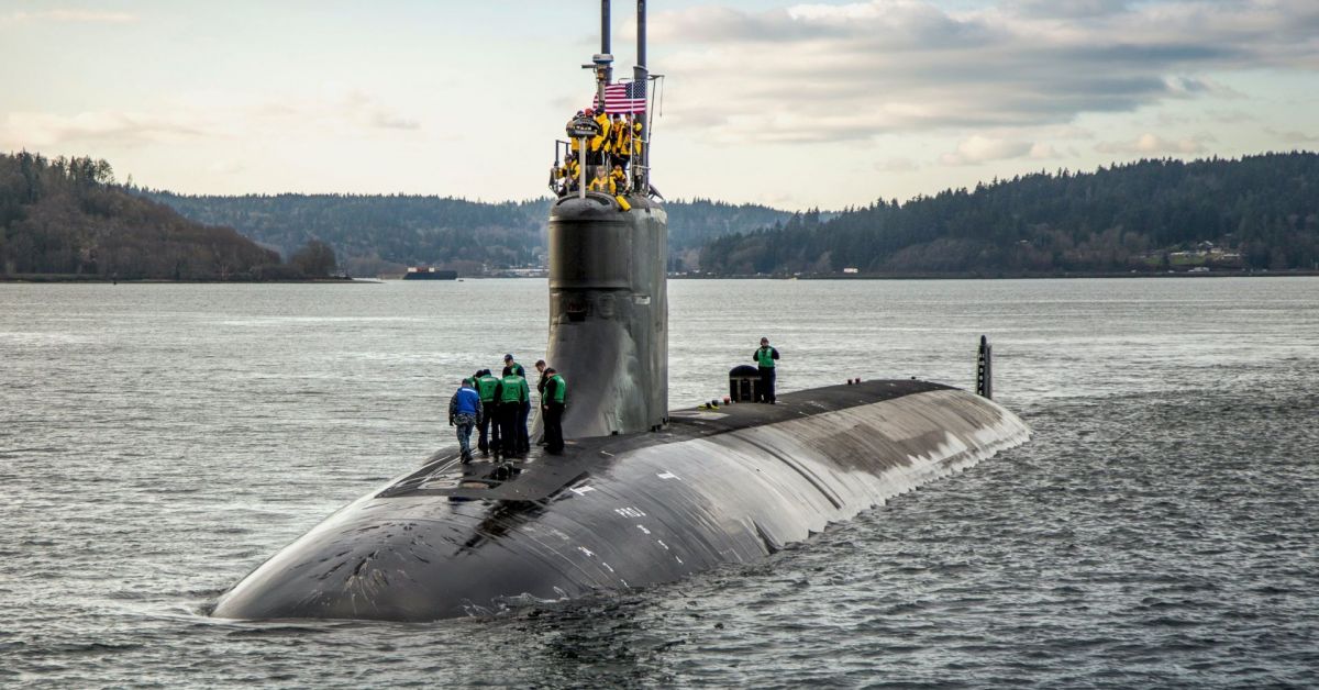 Ядрената подводница USS Connecticut (клас Seawolf) се е сблъскала в