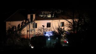 Близките на загиналите при пожара в частния дом за стари