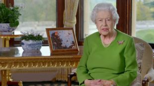 Кралица Елизабет II призова световните лидери да се издигнат над