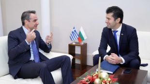 Започна срещата на премиера Кирил Петков с гръцкия му колега