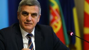 Демократична България ДБ ще иска изслушване в комисията по отбрана