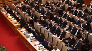 Предложение възмути опозицията24 комисии да има в 47 ия парламент гласуваха