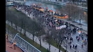 Няколко хиляди души се събраха в нидерландския град Утрехт на протест срещу