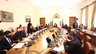 Министър председателят Кирил Петков и членовете на кабинета проведоха първо правителствено