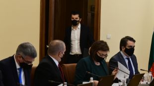 Със заповед на министър председателя Кирил Петков са назначени тринайсет заместник министри