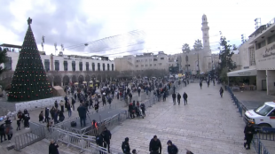 Традиционните празненства започнаха днес в Ерусалим като процесия потегли за