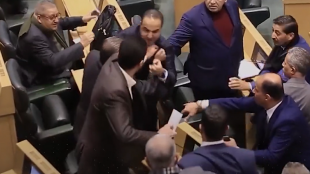 Йордански депутати се сбиха на заседание на парламента по време
