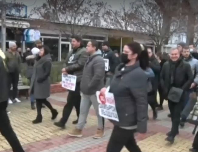 Жители на Димитровград протестираха срещу мръсния въздух. Организаторите съобщиха, че