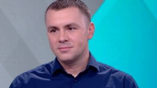 Депутатът от Продължаваме Промяната Христо Петров популярен и като Ицо