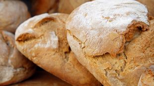 Хлябът в България е поскъпнал с почти 30 процента през