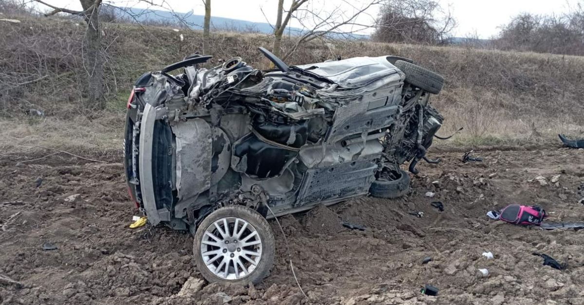 20-годишна шофьорка преобърна колата си в нива блзо до Шумет
